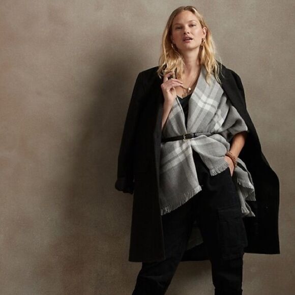 Banana Republic NWT Grey White Plaid Poncho OS - Picture 2 of 9